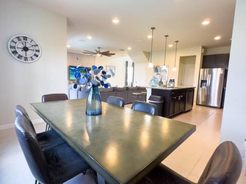 Beautiful Brand New 5 Bed With Pool And Spa (2481 Villa - image 13