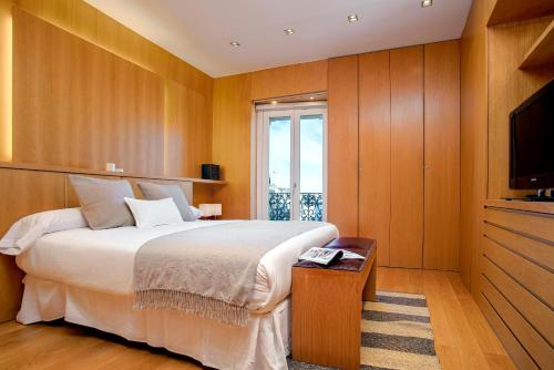 Three-Bedroom Apartment image 10
