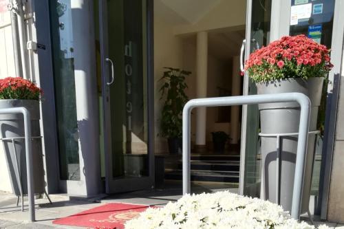 Entrance, Hotel Leopardi in Fuorigrotta