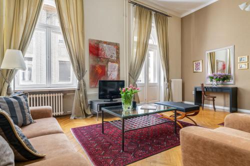 SUPER CHIC with Balcony - main image