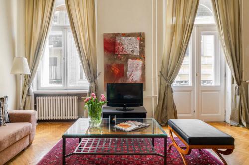 SUPER CHIC with Balcony - image 11