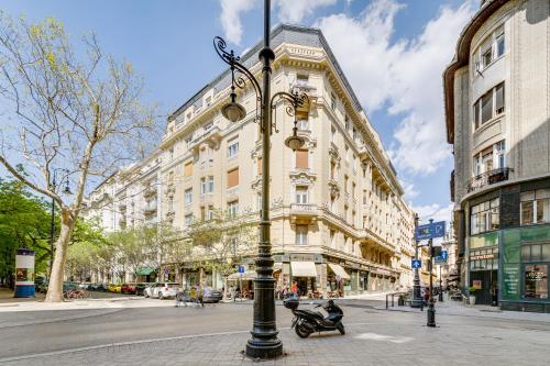 SUPER CHIC with Balcony - image 10