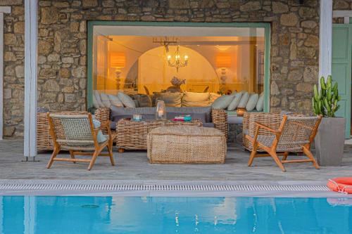 Mando Pool Villas w Sea Views - Five Bedrooms - image 4