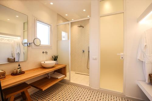 Superior Double Room image 5