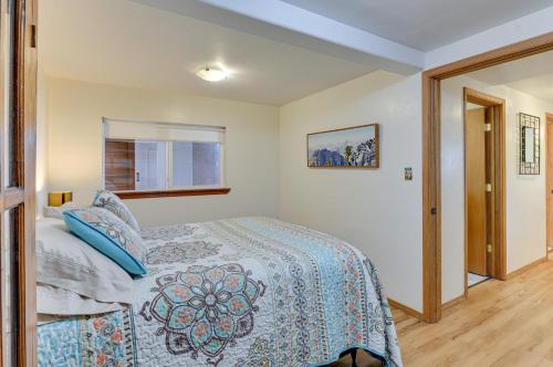 Oceanfront Clam Beach House with Private Hot Tub! - image 12