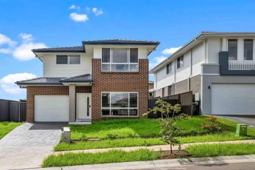 Brand new fancy house in the heart of Leppington