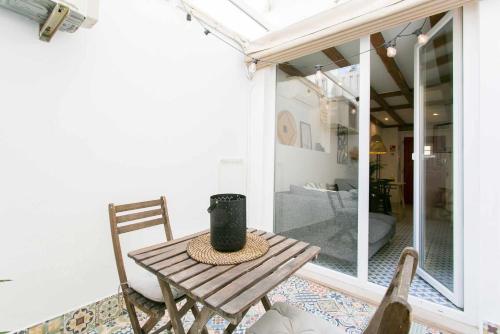 Modern Studio Lisbon near LX Factory - Tap to explore photos