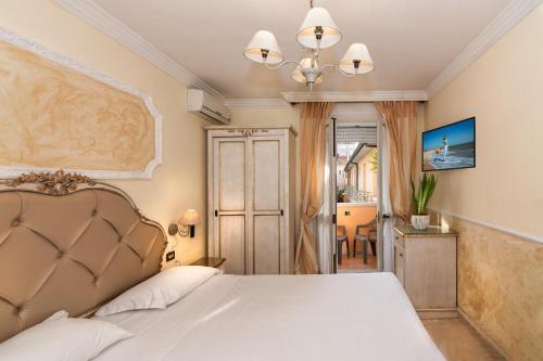 Economy Double Room image 10