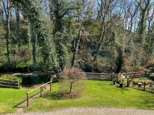 Pass the Keys Perfect Tranquil Holiday Home Old Forge Pumphouse