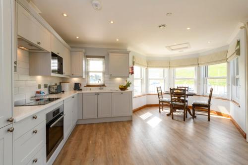 Facilities, Beachcombers Apartments in Tregurrian