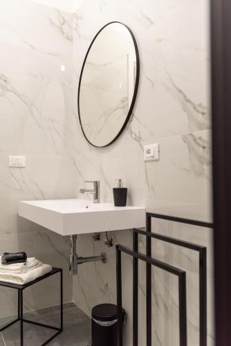 Standard Double Room with Shared Bathroom image 1