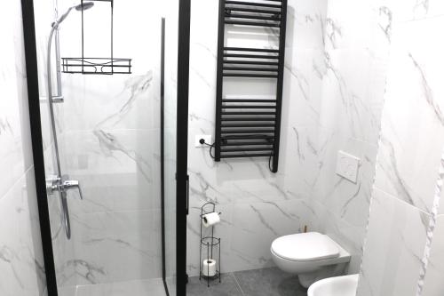 Standard Double Room with Shared Bathroom image 4