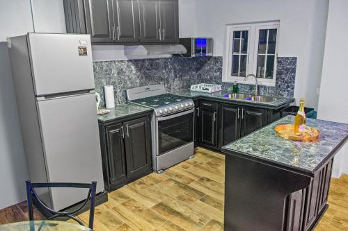 Кухня, Villa De Cruz - Deluxe Suite in Скарборо