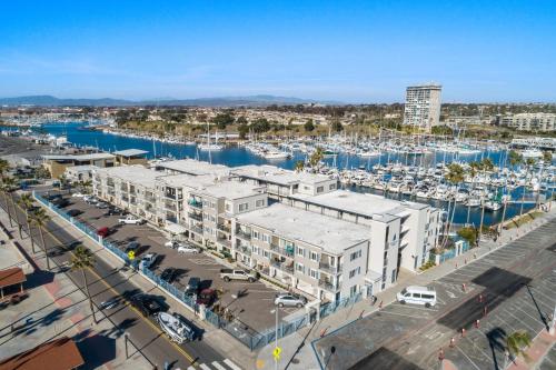 305B - Seaside at the Marina - 100 Steps to the Sand in Oceanside, USA