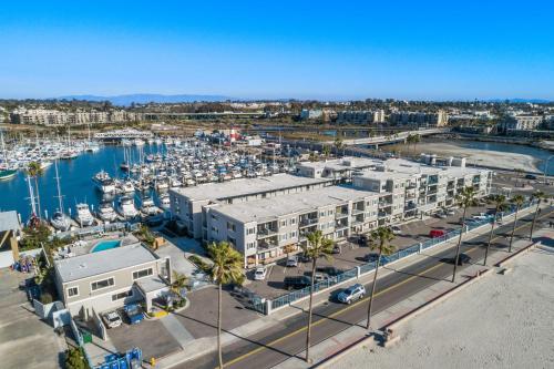 305B - Seaside at the Marina - 100 Steps to the Sand in Oceanside, USA