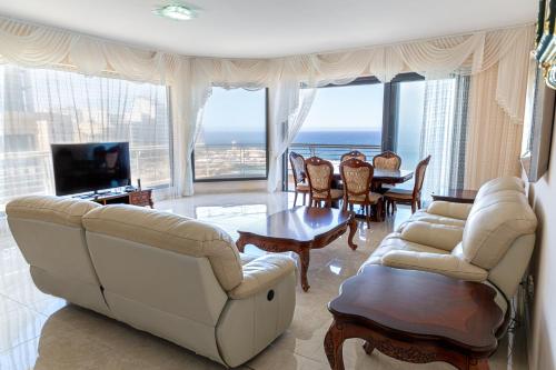 Beautiful Sea View Apartment