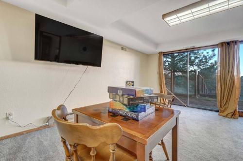 4Bdrm Cabin Retreat Mtn Views Family Gathering! in Woodland Park, USA