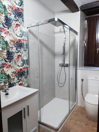2 bedrooms, 3 beds