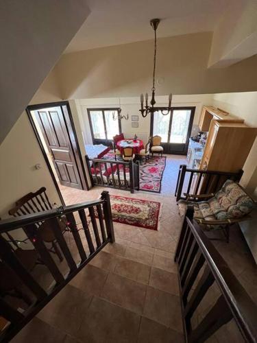 Ανάμεσα στα Έλατα (Αναμεσα στα Ελατα) in Zarouhla