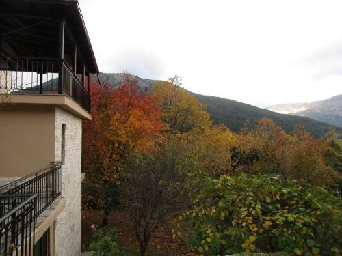 Ανάμεσα στα Έλατα, Ayía Varvára (foto 9)