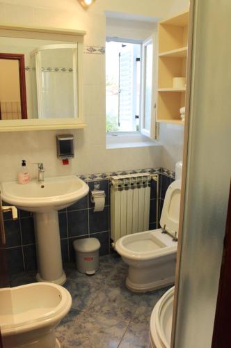 Studio with Balcony (3 Adults)  image 2