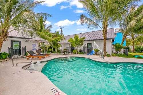 The Retreat at Anna Maria Island Inn - 수영장