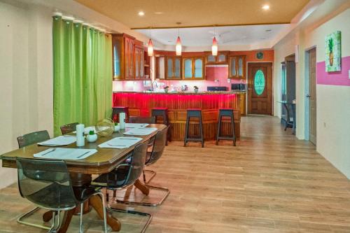 Konyha, Villa De Cruz - Presidential Suite in Scarborough