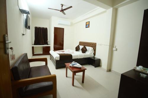 Deluxe Double Room room in Ganesh Guest House