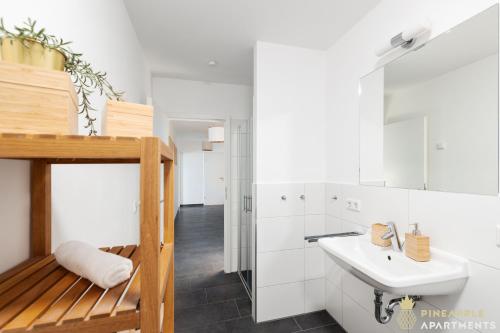 PINEAPPLE APARTMENTS - Zwinger VII - 78qm - 1x free parking, Drážďany (fotografie 7)