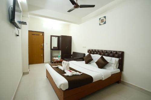 Deluxe Double Room image 6