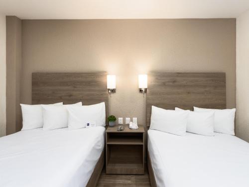 Hotel Mesaluna Short & Long Stay