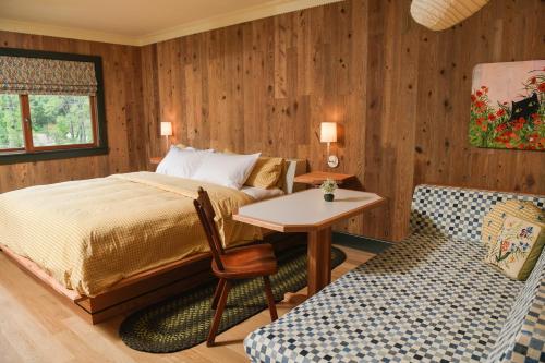 Little Cat Lodge in Hillsdale, USA