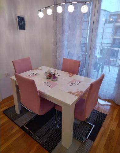 One-Bedroom Apartment image 9