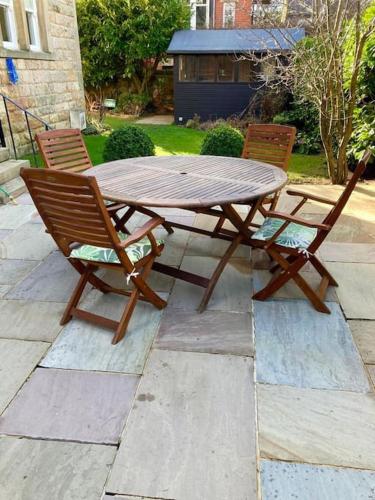 Garden Apartment, Central Harrogate with parking in Oatlands