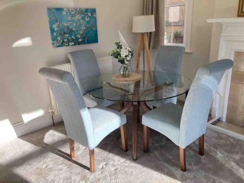 Garden Apartment, Central Harrogate with parking in Oatlands