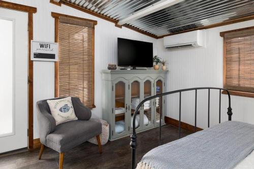 NEW! Ladybug @ Firefly Grove w/ Blanco River Access in Wimberley, USA