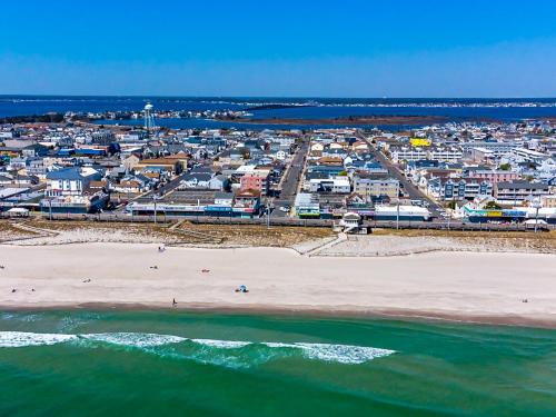 Boardwalk Hotel Charlee & Apartments Beach Hotel Oceanfront in Seaside Heights, USA