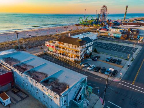 Boardwalk Hotel Charlee & Apartments Beach Hotel Oceanfront