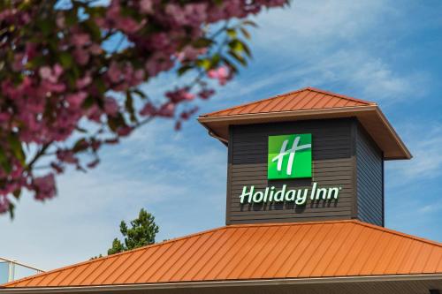 Holiday Inn Victoria Elk Lake