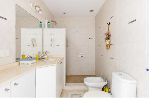 Habitación con baño privado en mi casa (Habitacion con bano privado en mi casa) in Villa Adelina
