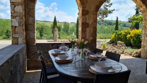 VAL D'ORCIA DELUXE 3 incantevole casa con vista sulle colline, WiFi e parcheggio