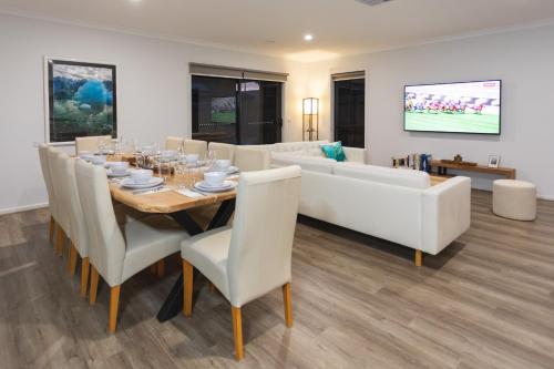 Iekārtas, Sauna, King Beds, Tranquility Base Fun Large Home in St Leonards