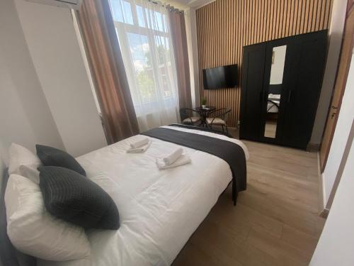 Studio 27mp - Dormitor cu baie proprie - Balcon - Bucatarie complet utilata · Buftea