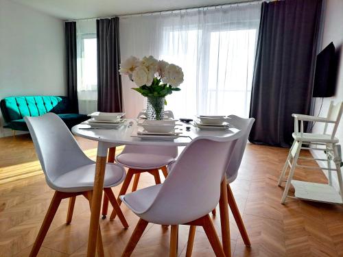 Sunny & modern 2 beds spacious air-conditioned Warsaw