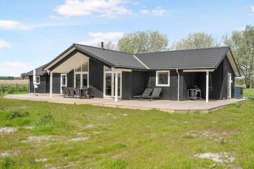  Holiday Home With Hot Tub And Activity Room in Bøtø By