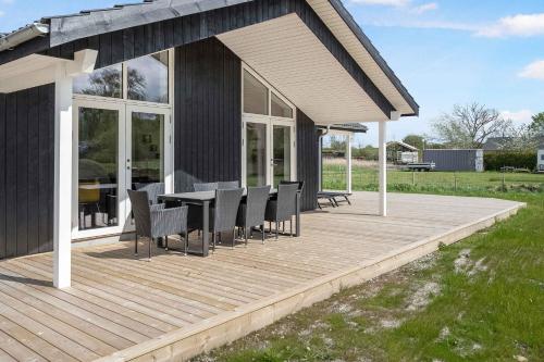  Holiday Home With Hot Tub And Activity Room in Bøtø By