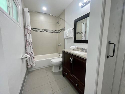 Budget Inn - image 10