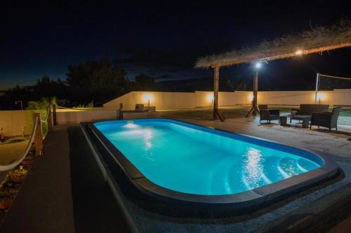 Family friendly house with a swimming pool Vadalj, Primosten - 21379 in Vadalj