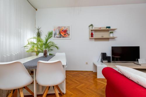 One-Bedroom Apartment with Balcony image 4