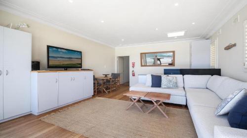 Instalaciones, On The Beach #13 Beachfront, Ocean Views Accom Holidays in Terrigal